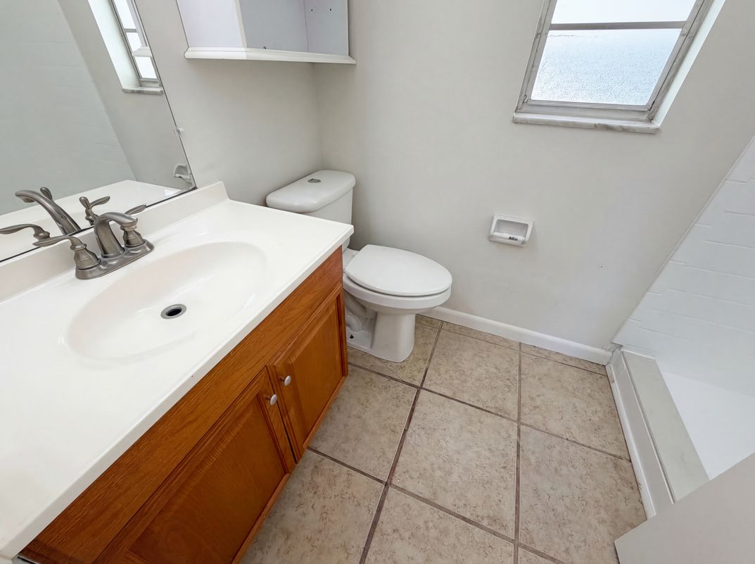 Photo 11 of 24 of 909 Winchester Ct, Brandon, FL