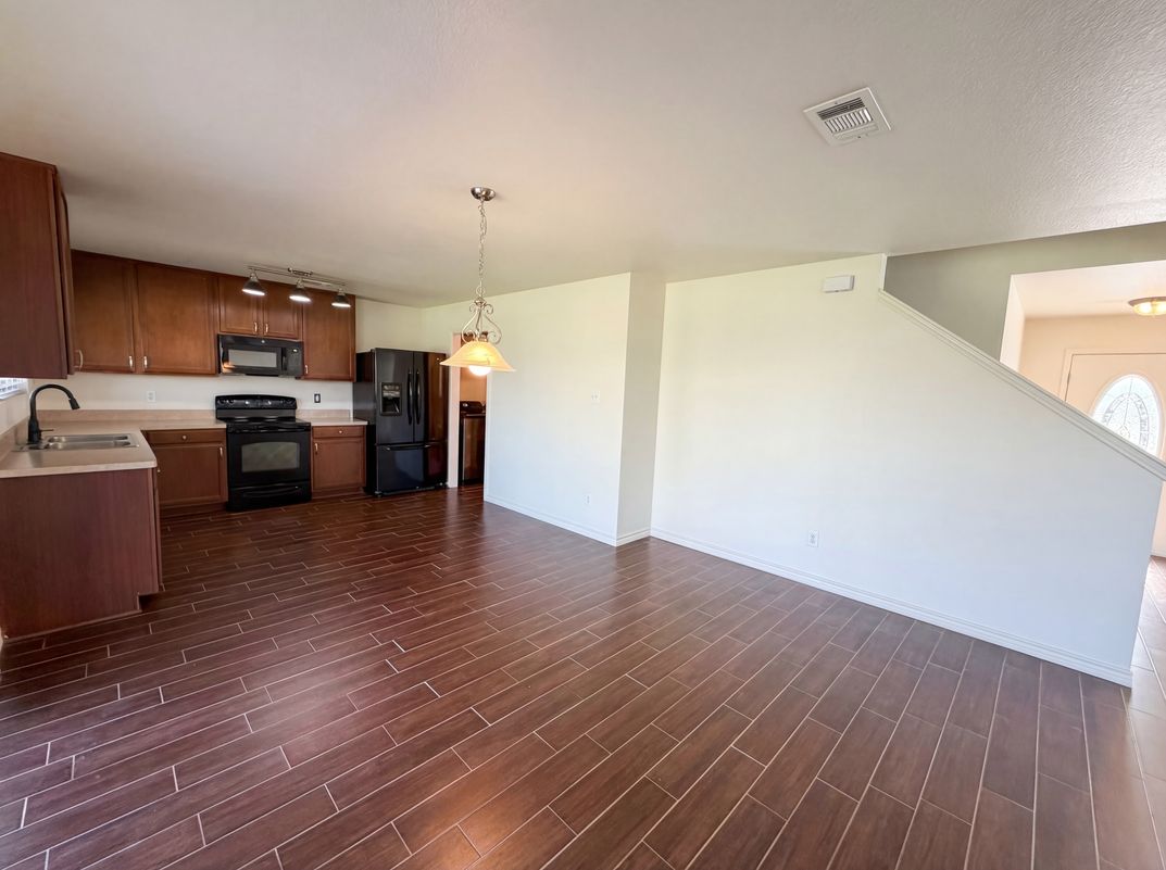Photo 8 of 23 of 2027 Pine Knot Dr, Heartland, TX