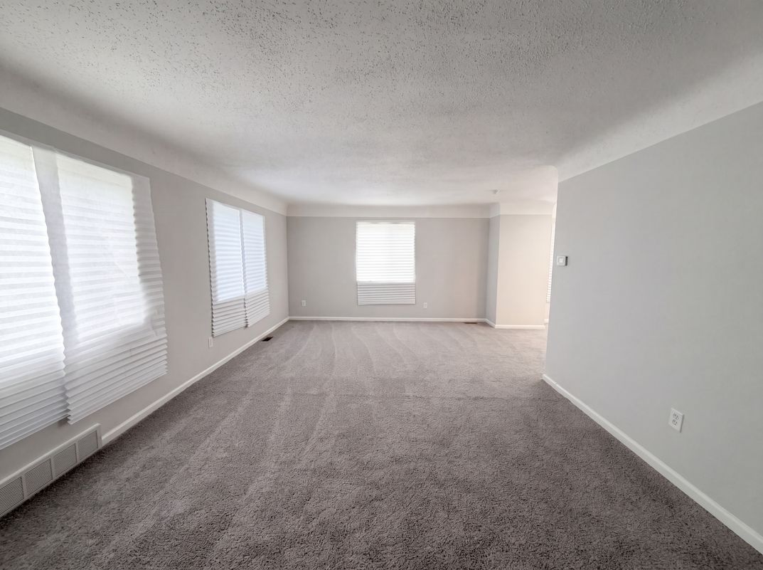 Photo 7 of 19 of 26311 Hopkins St, Inkster, MI