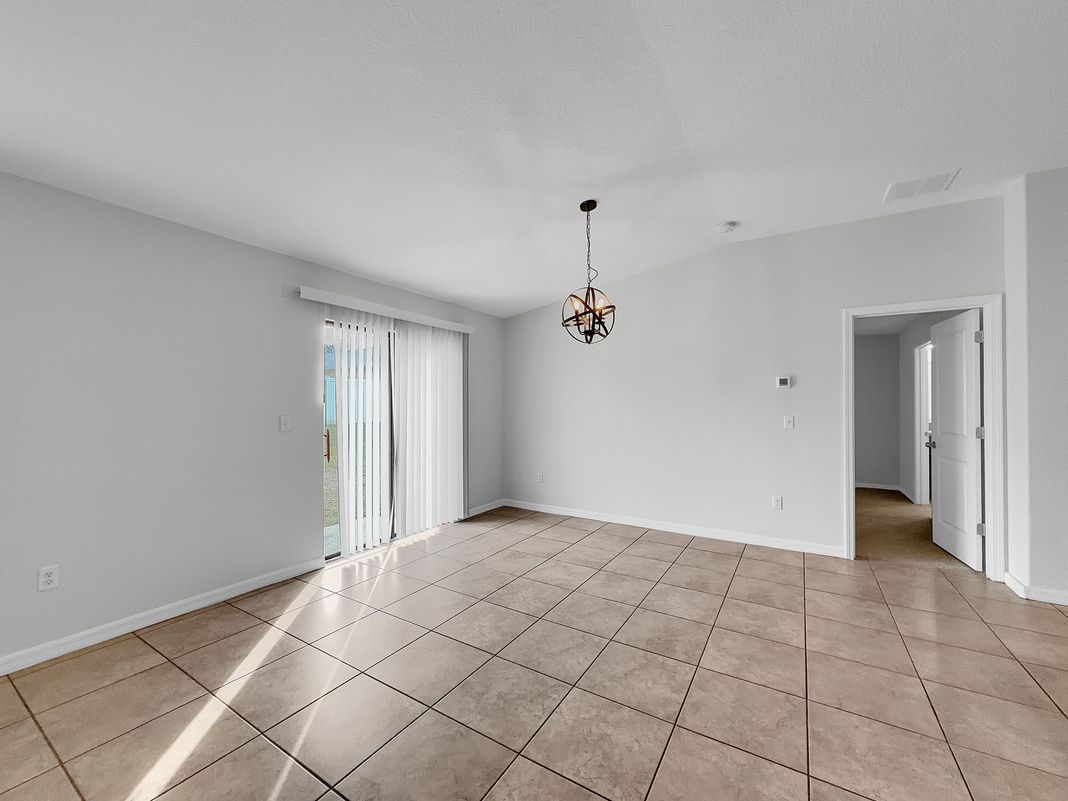 Photo 17 of 23 of 10113 Rosemary Leaf Ln, Riverview, FL