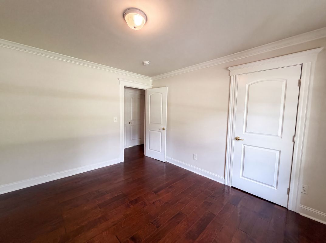 Photo 8 of 20 of 829 W 2nd North St, Summerville, SC