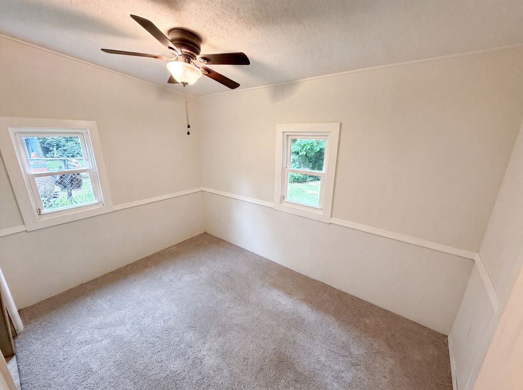 Photo 4 of 23 of 1521 Herrin Ave, Charlotte, NC