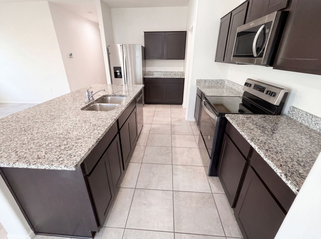 Photo 8 of 20 of 18616 W Desert Hollow Dr, Wittmann, AZ
