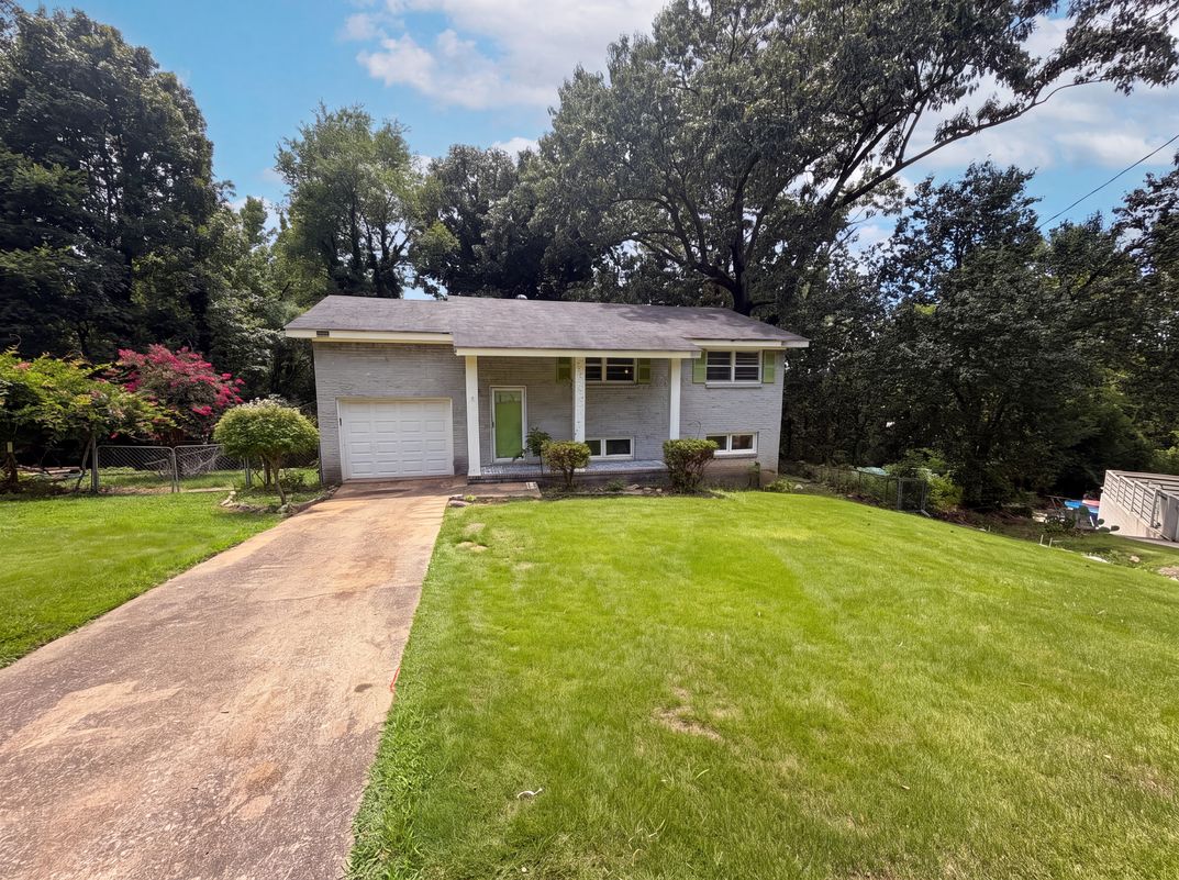 Photo 18 of 23 of 325 19th Court Cir NE, Center Point, AL