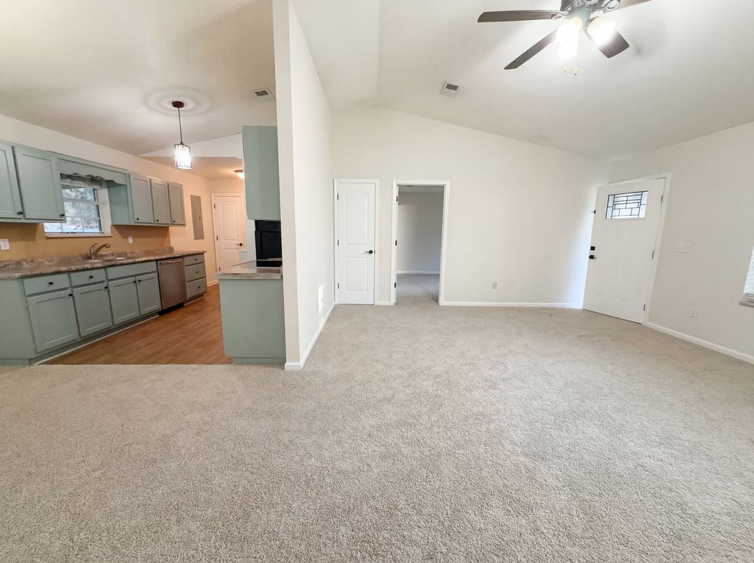 Photo 7 of 27 of 127 Red Birch Ln, Warner Robins, GA