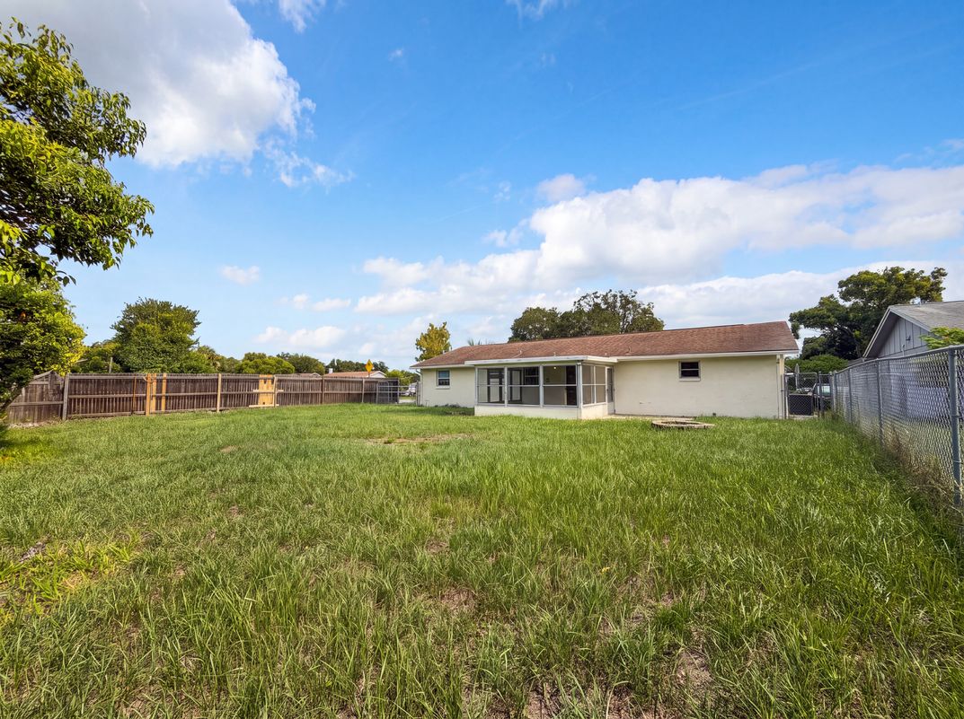 Photo 5 of 22 of 3412 Nixon Rd, Holiday, FL