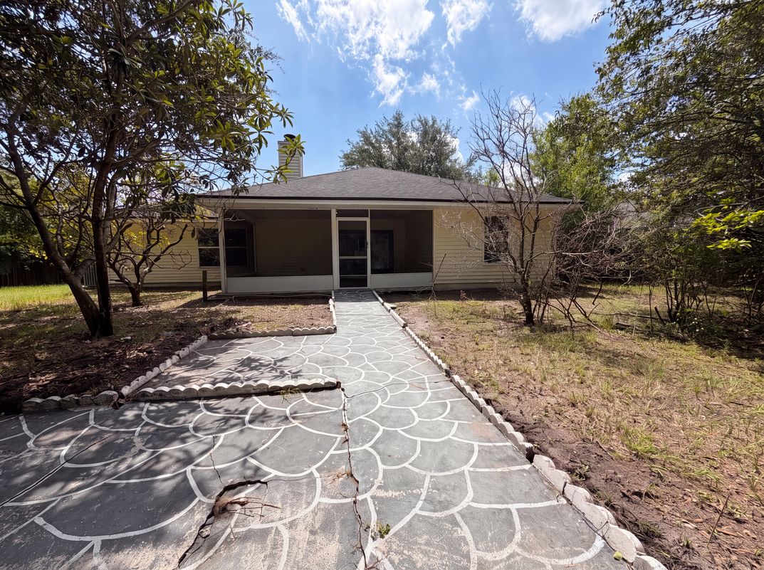 Photo 5 of 23 of 8436 Staplehurst Dr W, Jacksonville, FL