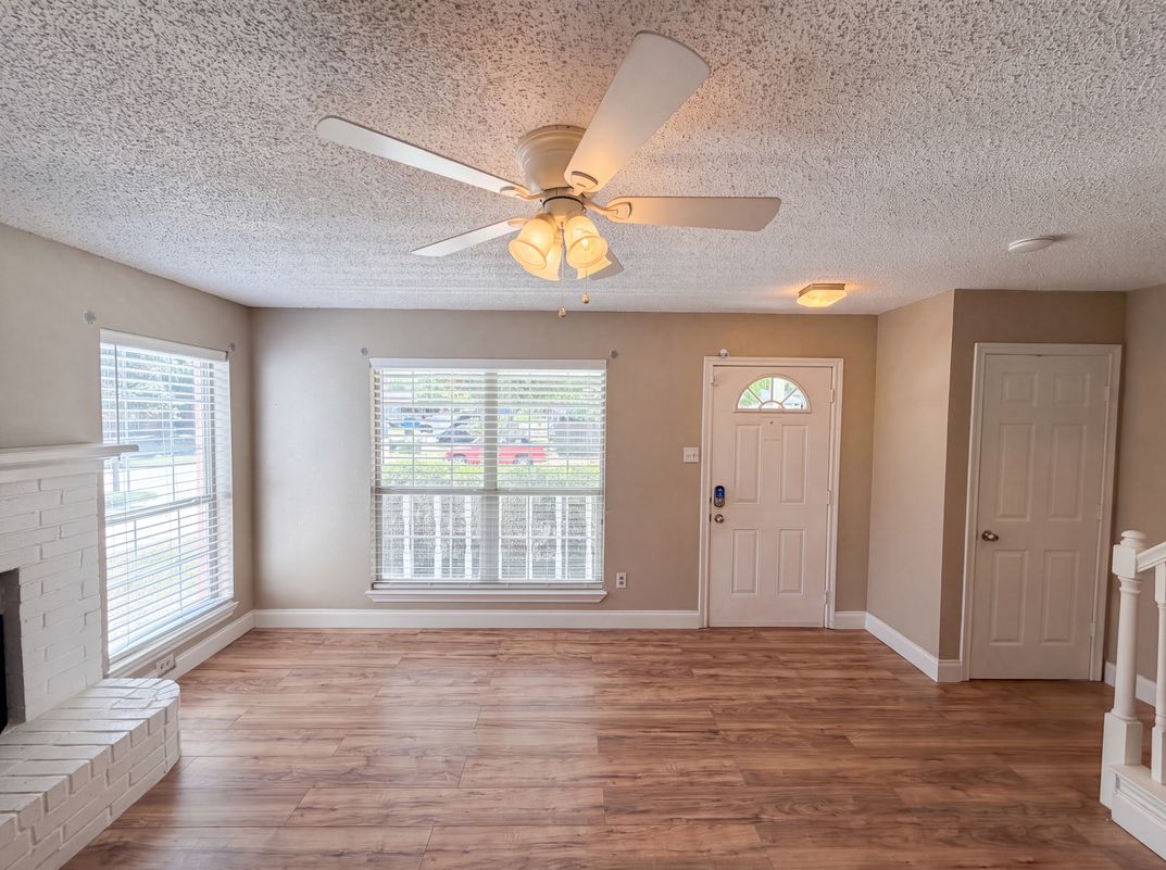 Photo 6 of 20 of 6604 N Chesterfield Dr, Fort Worth, TX