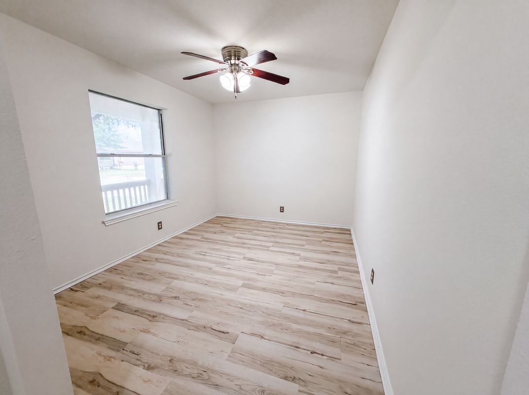 Photo 9 of 22 of 5810 Vasey Blvd, Austin, TX