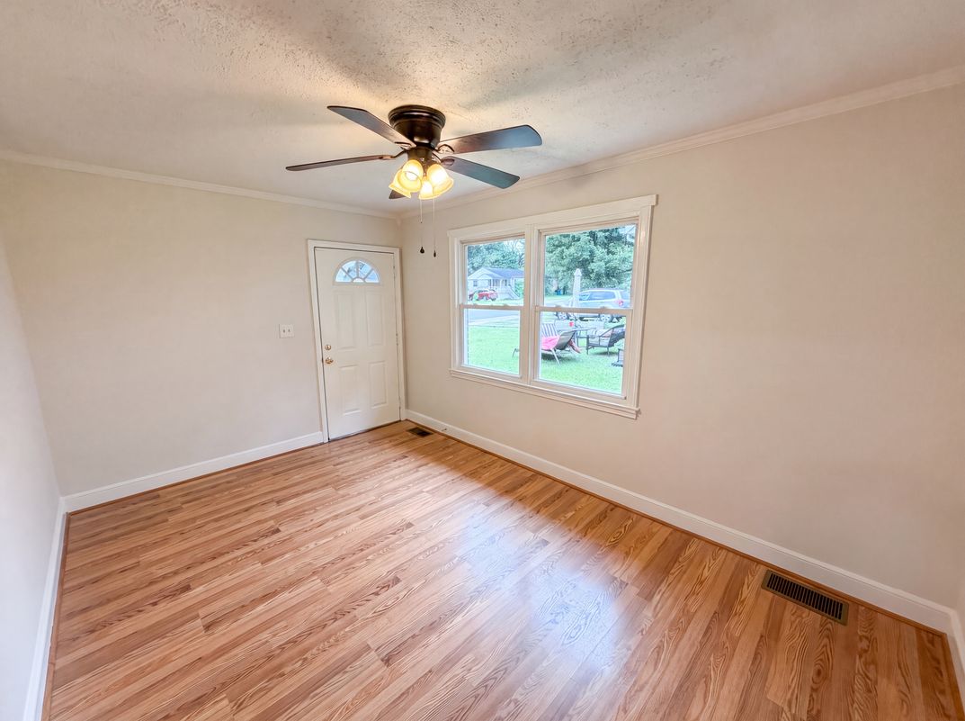 Photo 9 of 23 of 1521 Herrin Ave, Charlotte, NC