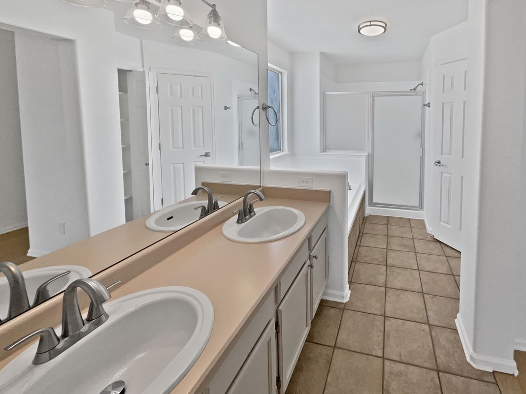 Photo 14 of 21 of 9115 W Hinsdale Pl, Littleton, CO