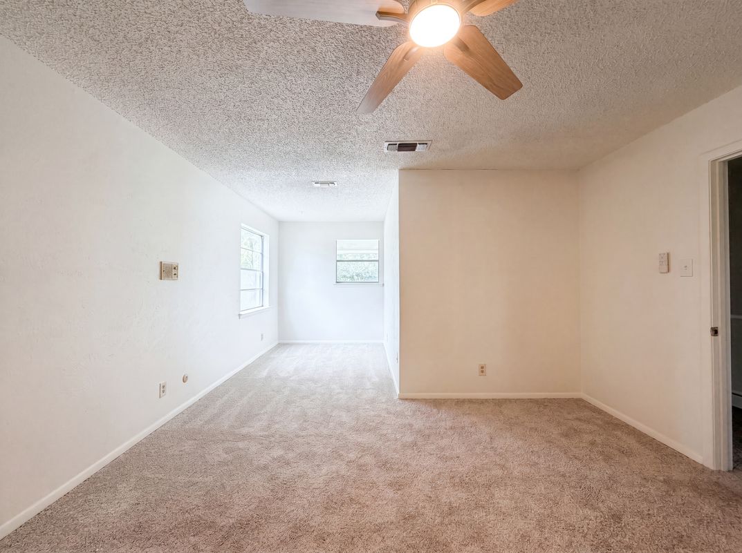 Photo 11 of 23 of 4612 Kenway Ct, Fort Worth, TX