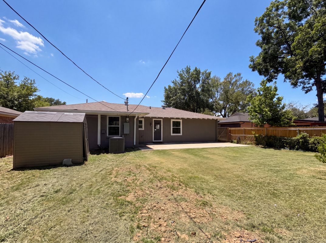 Photo 18 of 20 of 2415 Barnes Bridge Rd, Dallas, TX