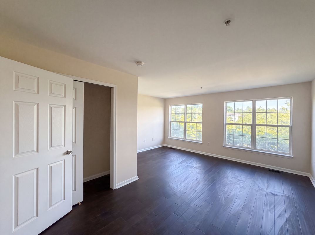 Photo 4 of 54 of 15489 Chopawamsic Ct, Woodbridge, VA