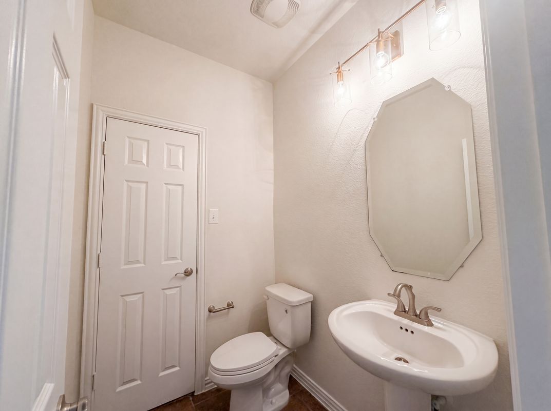Photo 11 of 17 of 1421 Caruth Ln, Celina, TX