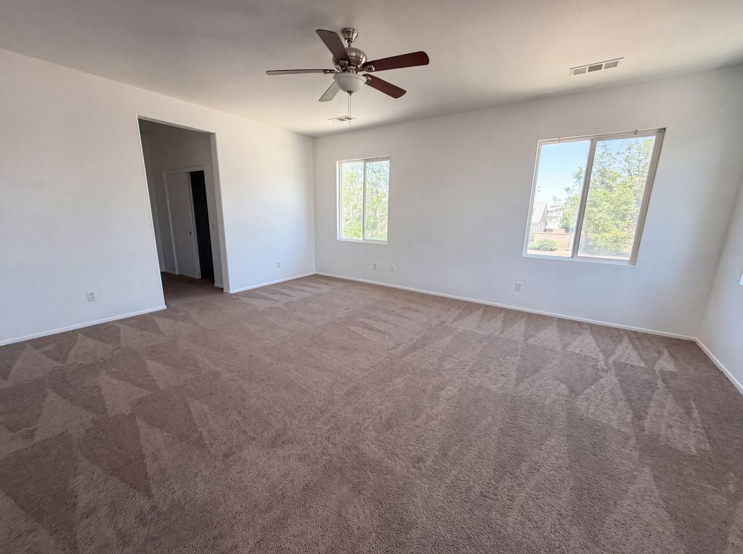Photo 4 of 28 of 3147 W Lingard St, Lancaster, CA