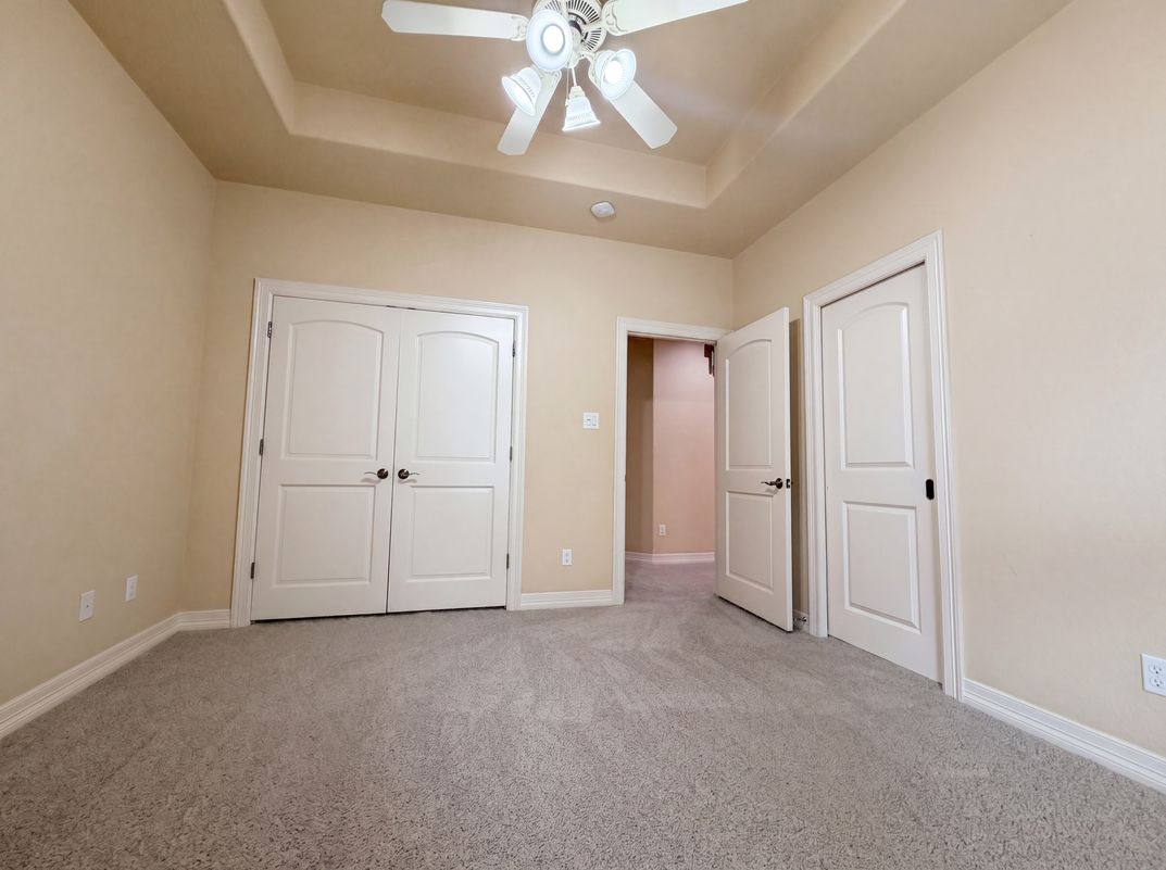 Photo 12 of 26 of 20646 Wahl Ln, San Antonio, TX