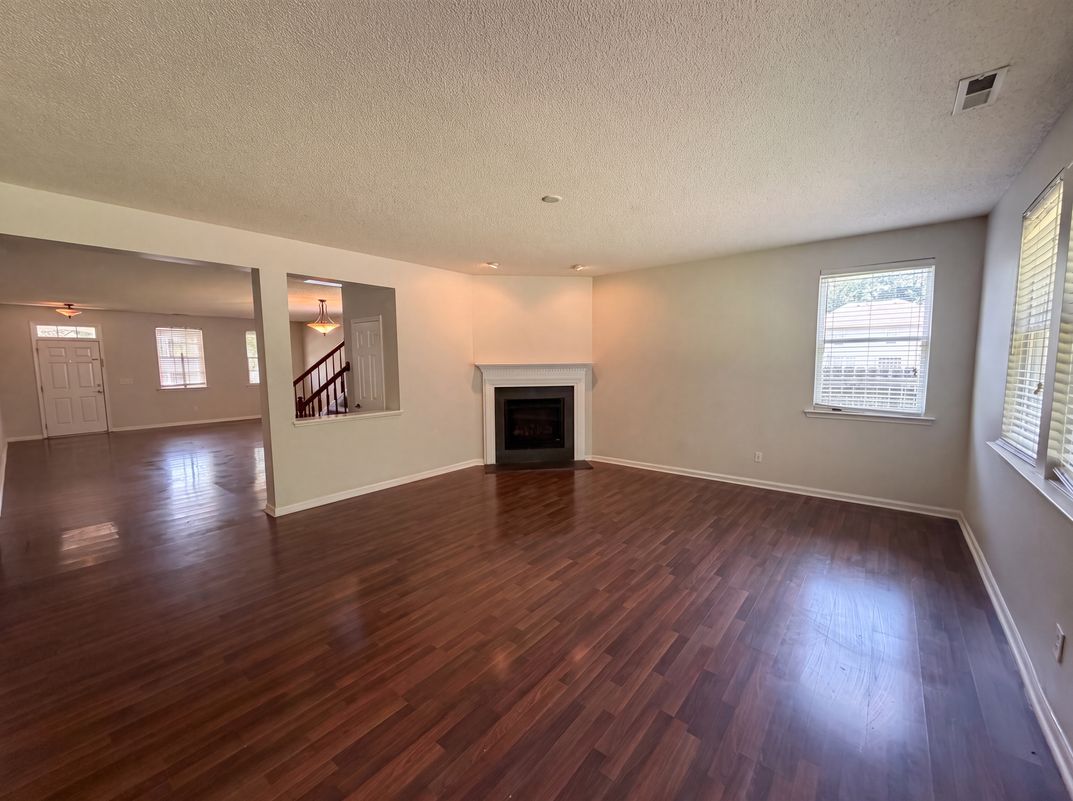 Property photo 3 of 506 Hillview Dr