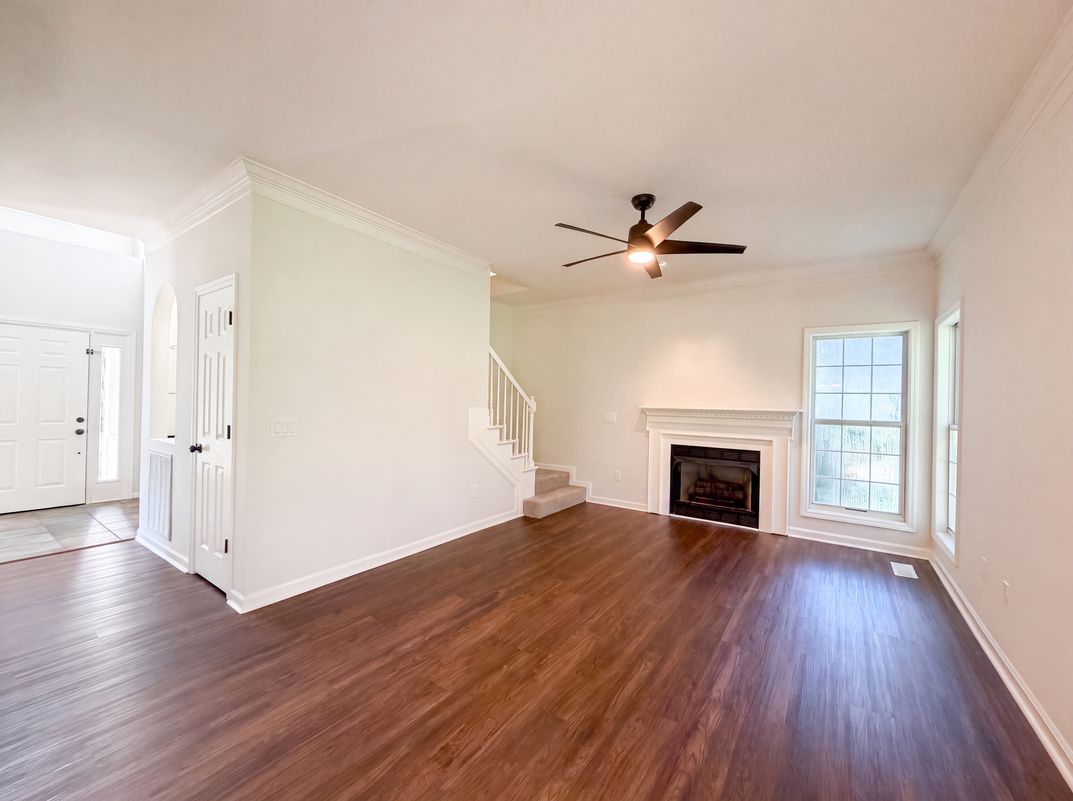 Photo 3 of 28 of 2120 Spring Lake Dr, Spring Hill, TN