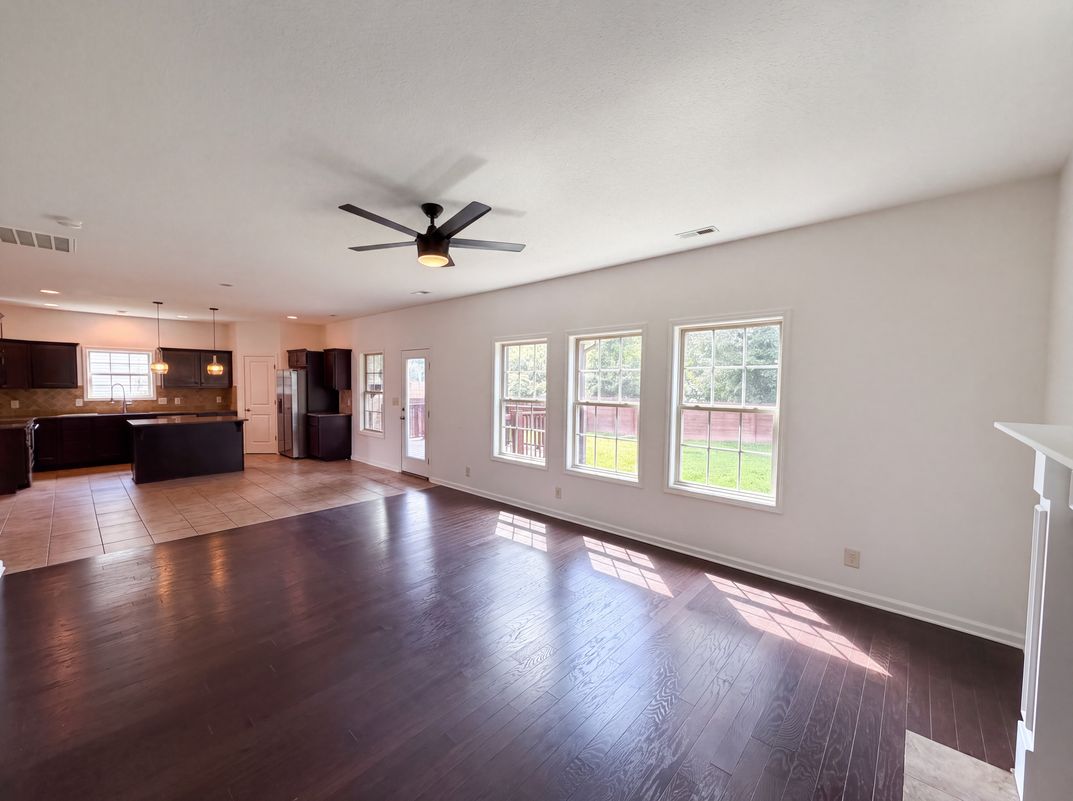 Photo 11 of 44 of 791 W Glenview Dr, Lenoir City, TN