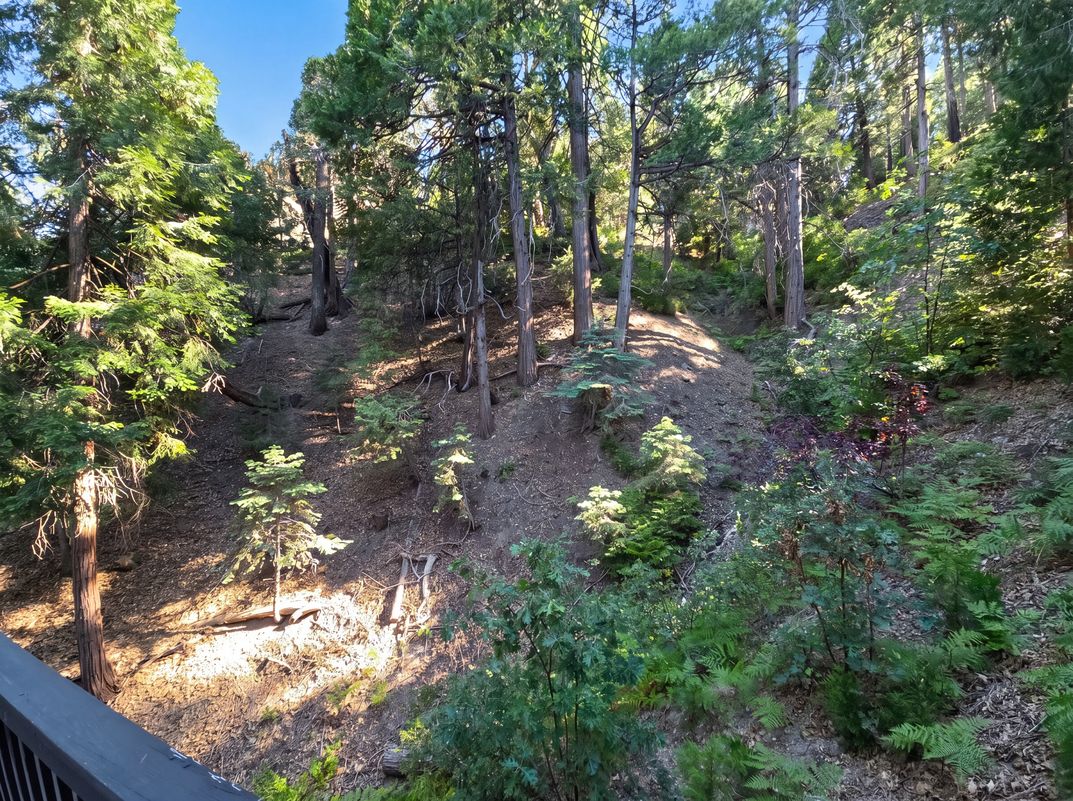 Photo 28 of 31 of 472 Brentwood Dr, Lake Arrowhead, CA