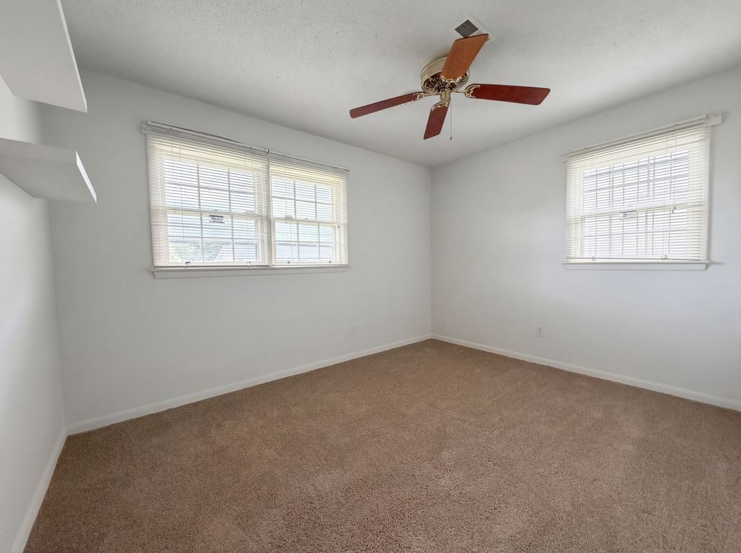 Photo 19 of 28 of 214 Cornell Dr, Warner Robins, GA