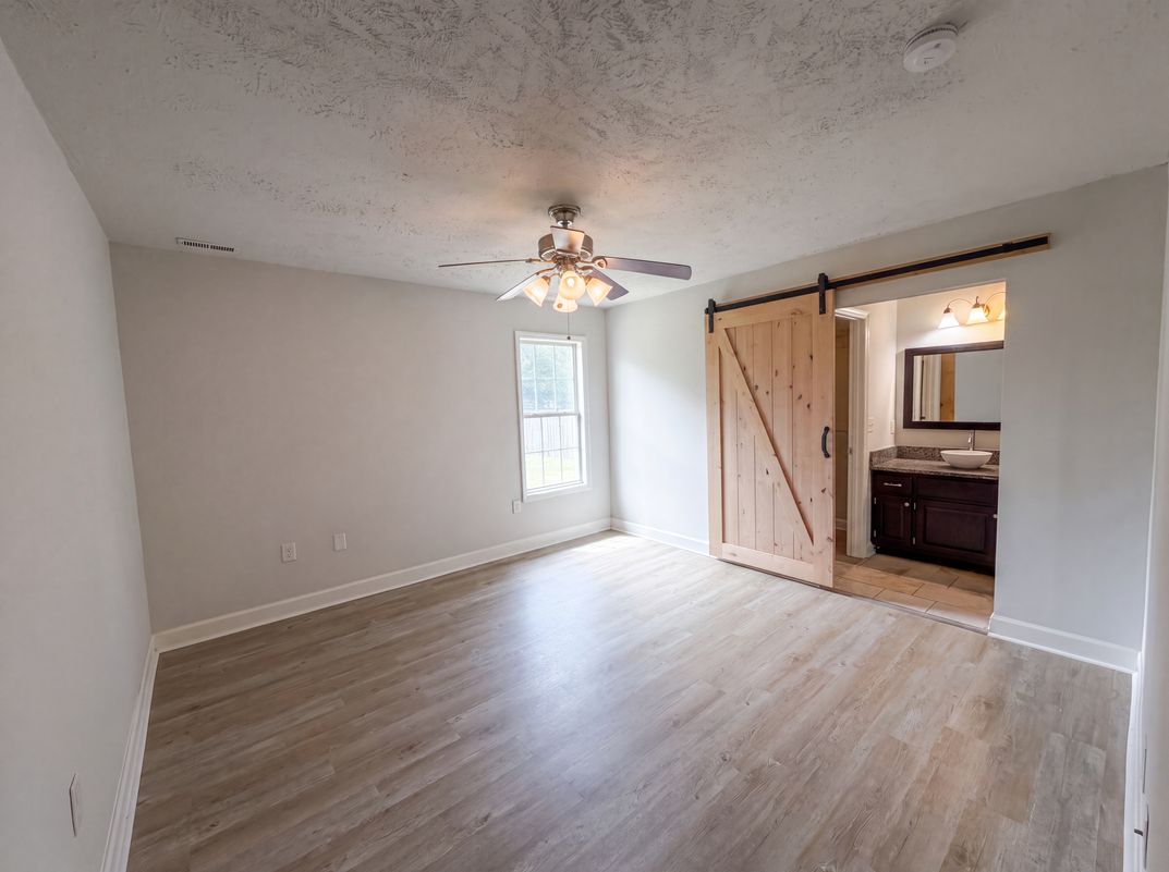 Photo 4 of 15 of 444 Northwoods Dr, Raeford, NC