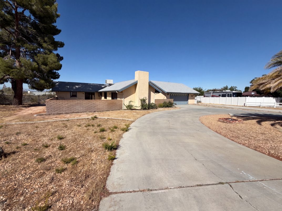 Property photo 1 of 15852 Mandan Rd