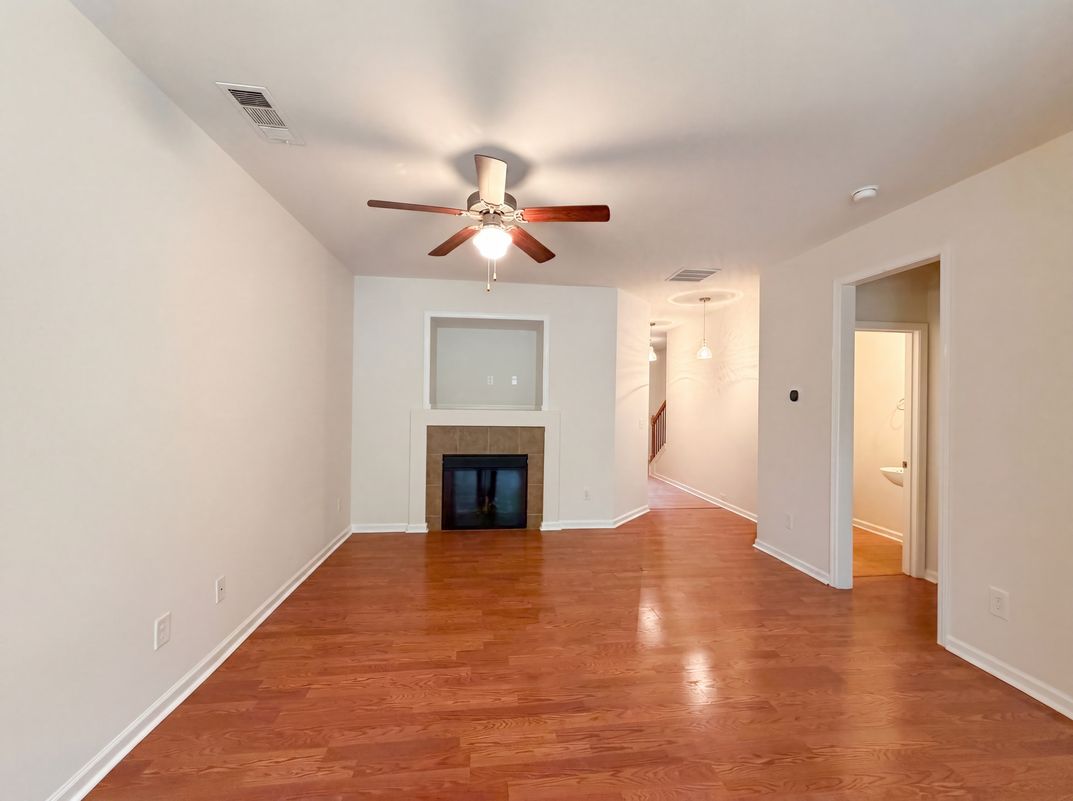 Photo 3 of 32 of 471 Tufton Trl SE, Atlanta, GA