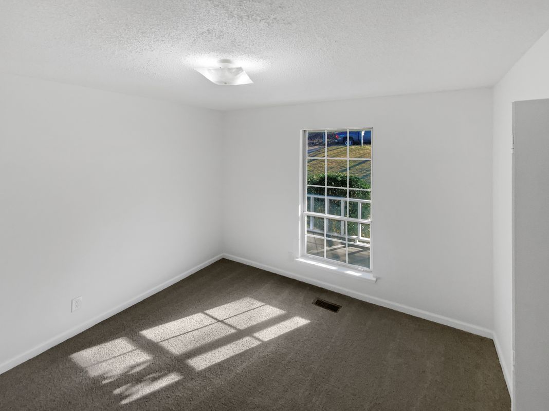 Photo 16 of 23 of 7511 Irongate Dr, Hixson, TN