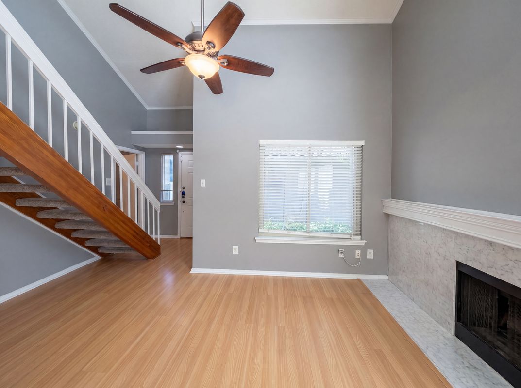 Photo 3 of 21 of 4242 N Capistrano Dr, Dallas, TX