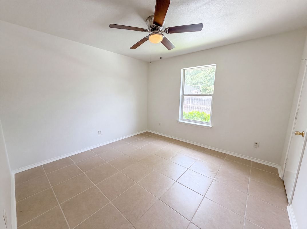 Photo 4 of 17 of 10740 Southern Trace Cir, Flint, TX