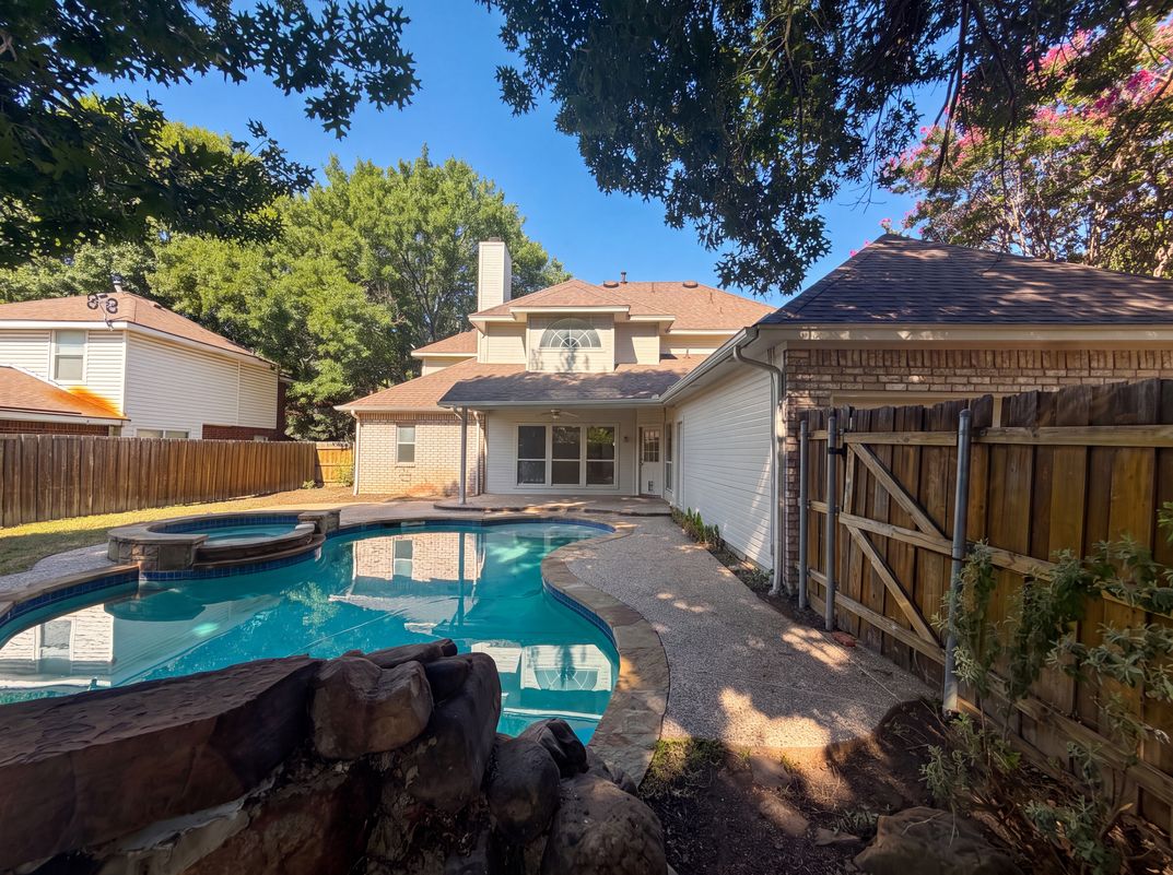 Photo 5 of 27 of 905 Ridgemont Dr, Allen, TX