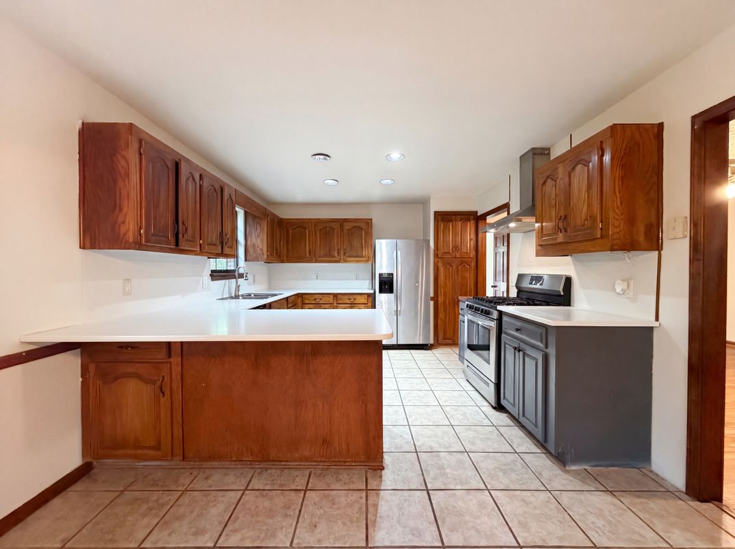 Photo 2 of 24 of 1223 6th St, Pleasant Grove, AL