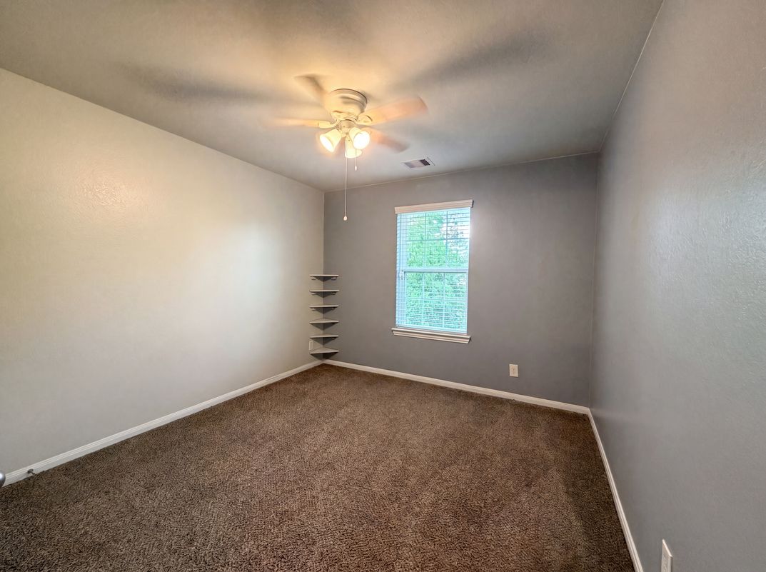 Photo 11 of 22 of 18664 Legend Oaks Dr, Magnolia, TX