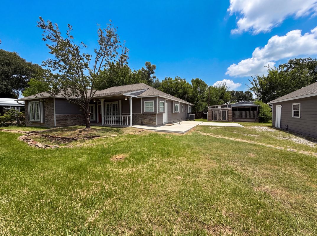 Photo 18 of 19 of 7934 Round Rock Dr, Houston, TX