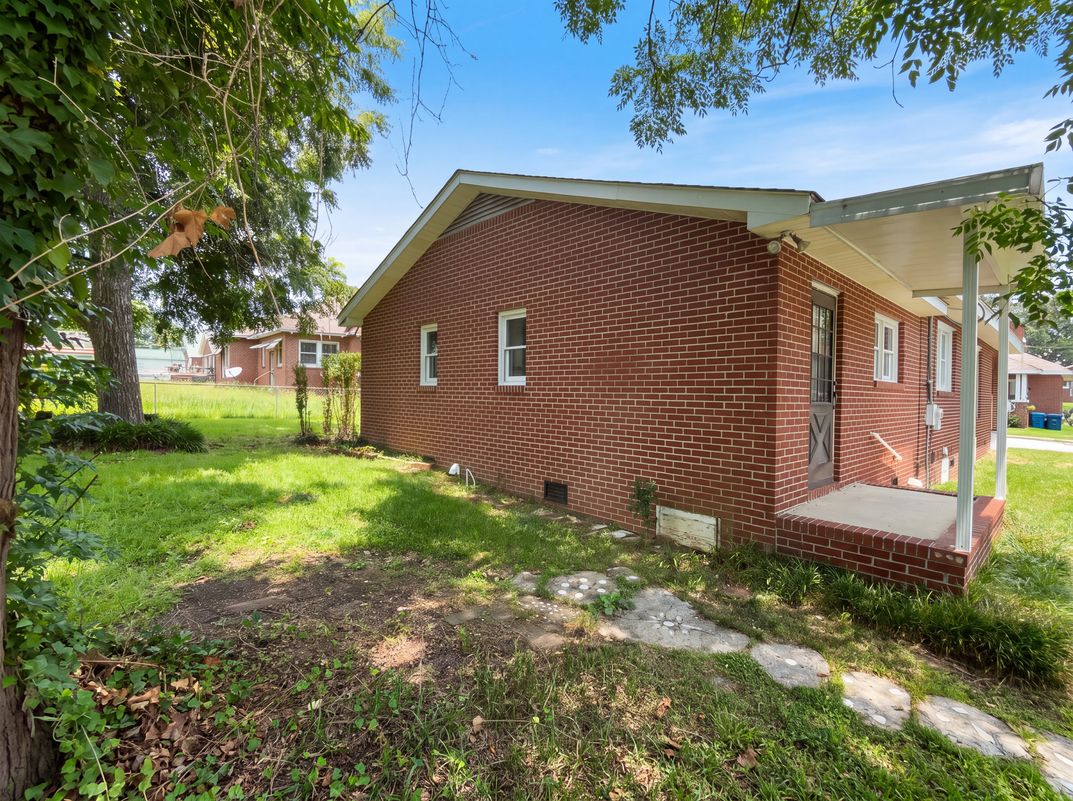 Photo 16 of 19 of 112 Sherard Ave, Ninety Six, SC