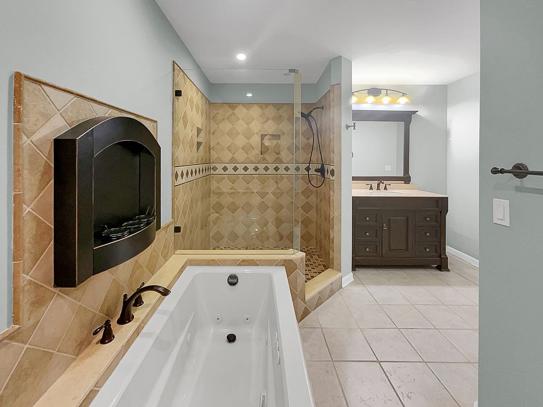 Photo 7 of 27 of 13516 Palmwood Ln, Tampa, FL