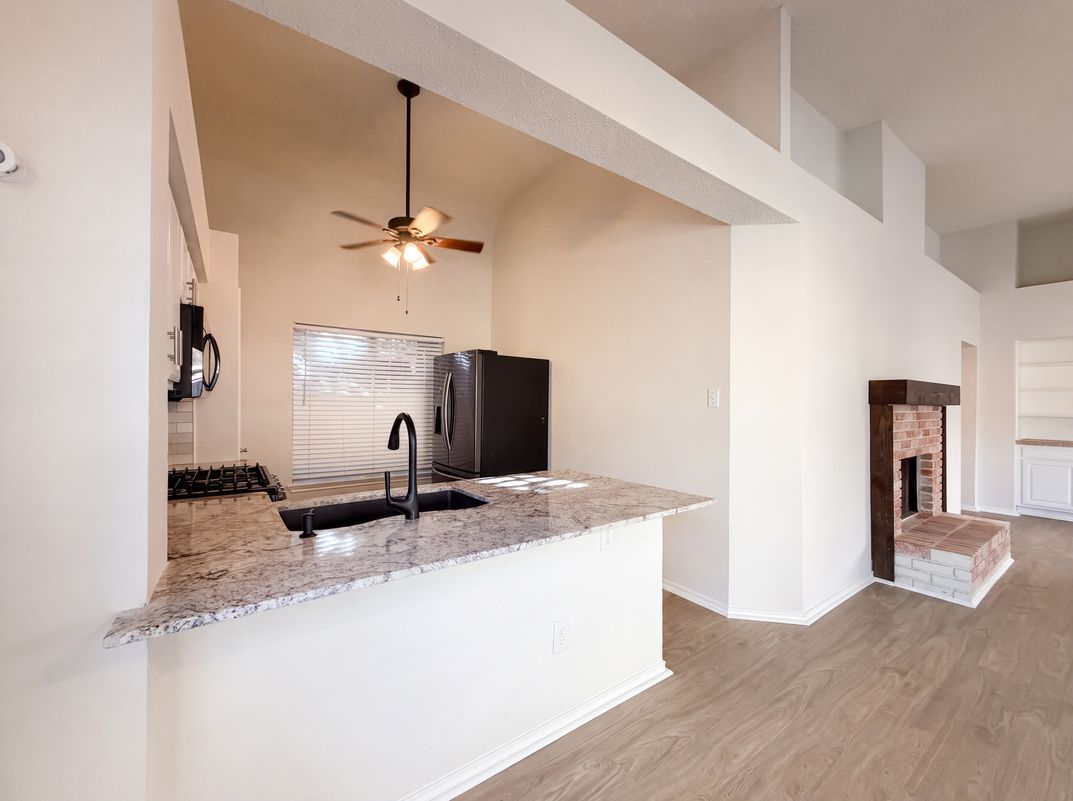 Photo 7 of 21 of 11823 Meadowchase Dr, Houston, TX