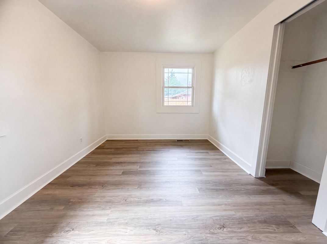 Photo 4 of 16 of 11650 NE Glisan St, Portland, OR