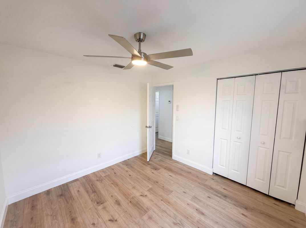 Photo 4 of 25 of 845 40th Ave S, Saint Petersburg, FL