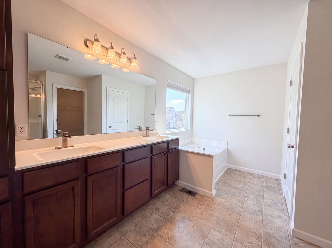 Photo 14 of 28 of 5945 Hawkins Ridge Ct, Saint Louis, MO