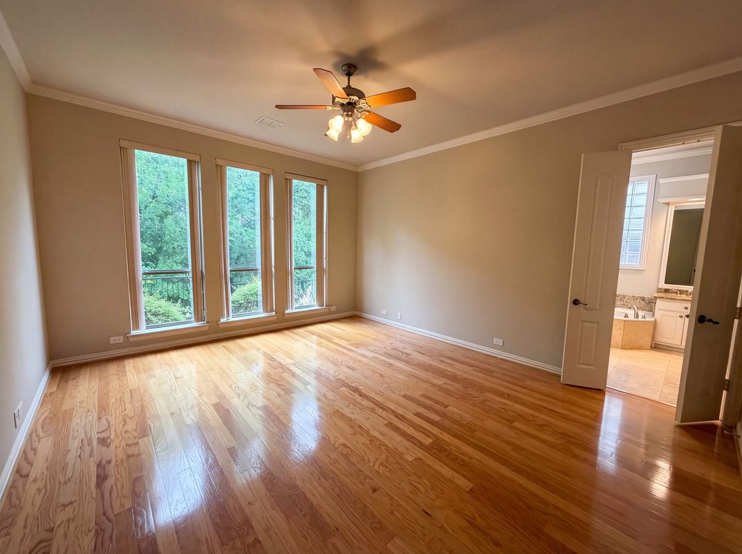 Photo 4 of 29 of 1309 Winding Brook Dr, Garland, TX