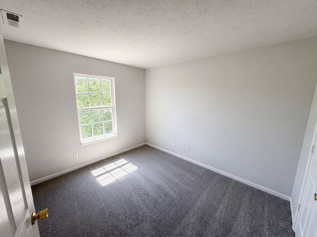 Photo 11 of 22 of 4322 Rhapsody Ln, Indianapolis, IN
