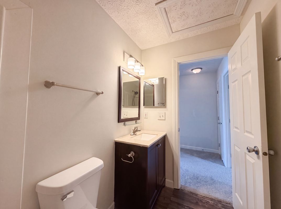 Photo 11 of 22 of 5698 Canehill Ln, Hilliard, OH