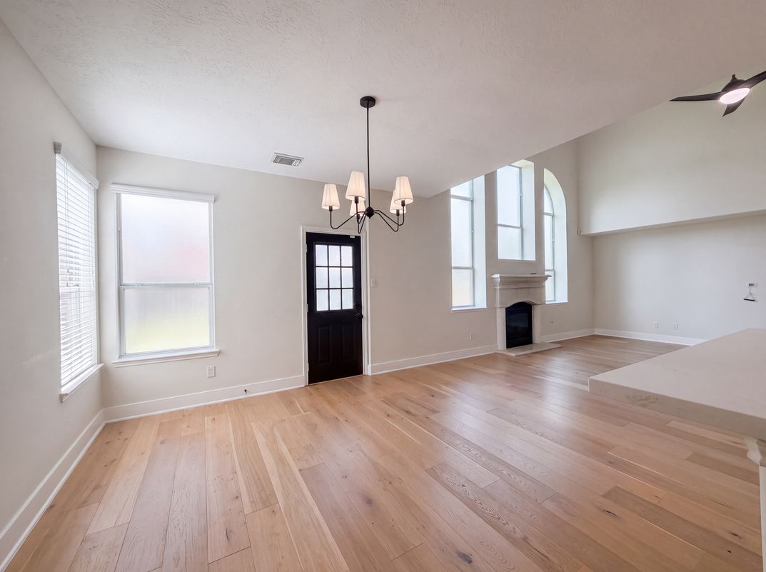 Photo 8 of 35 of 11314 Sailwing Creek Ct, Pearland, TX