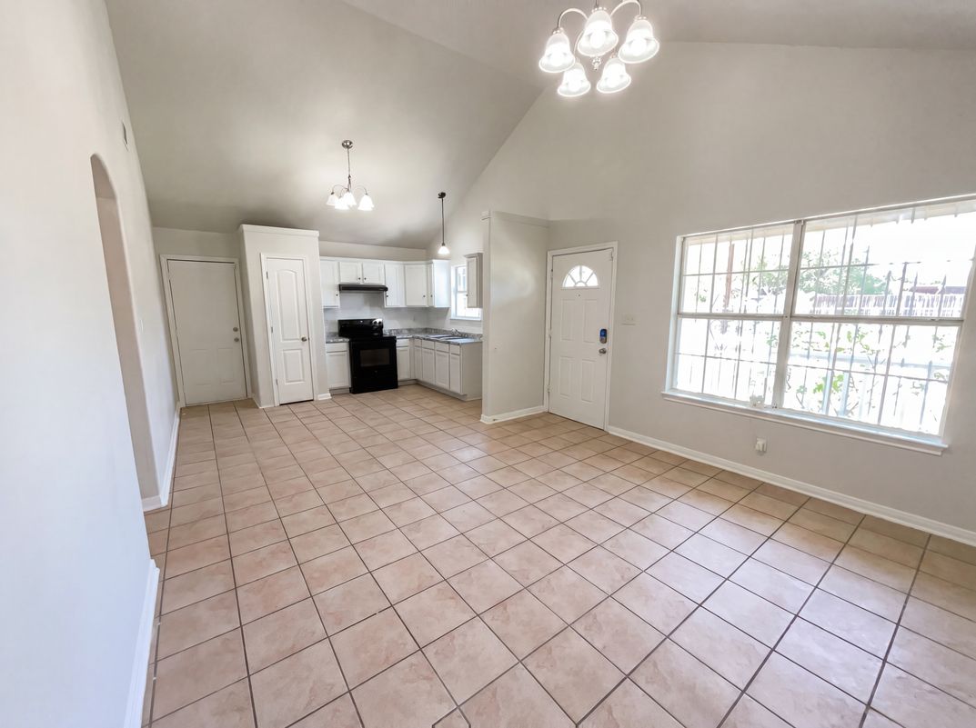 Photo 6 of 17 of 236 Lawton St, San Antonio, TX
