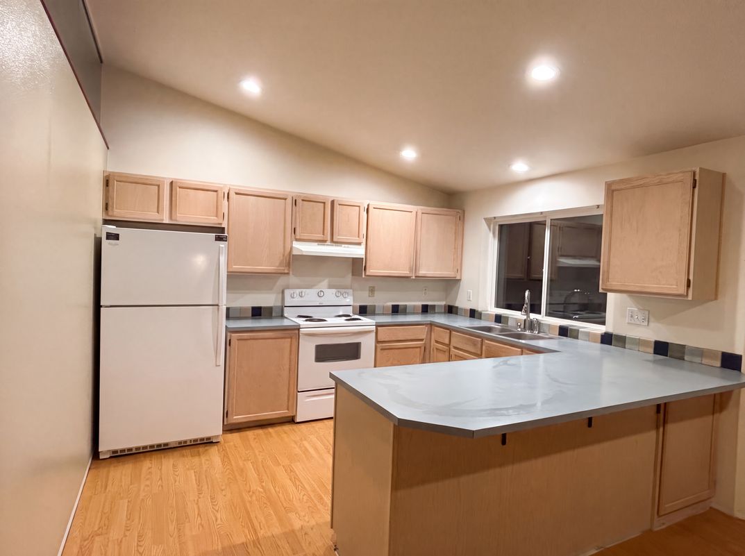 Photo 6 of 26 of 12531 81st Pl NE, Kirkland, WA