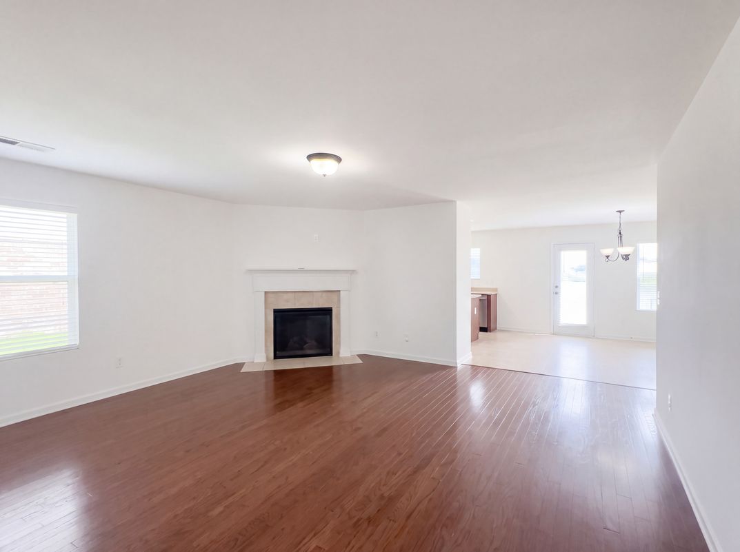 Photo 3 of 26 of 172 Bermuda Lakes Dr, Meridianville, AL
