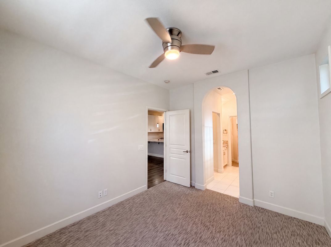 Photo 13 of 28 of 4920 Ocean Ln, Elk Grove, CA
